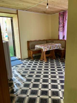 Гостевой дом Время счастья Ая Улучшенный четырехместный номер-5