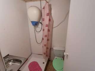 Гостевой дом Время счастья Ая Классический четырехместный номер-8