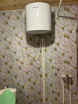 Гостевой дом Время счастья Ая Улучшенный четырехместный номер-9