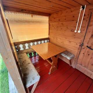 Гостевой дом Время счастья Ая Классический четырехместный номер-14