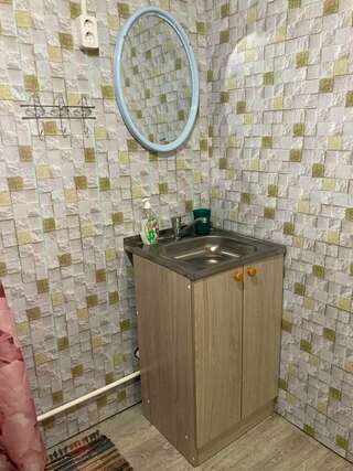 Гостевой дом Время счастья Ая Улучшенный четырехместный номер-13