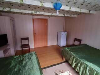 Гостевой дом Время счастья Ая Улучшенный номер с 2 кроватями размера «queen-size»-10