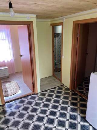 Гостевой дом Время счастья Ая Улучшенный четырехместный номер-12