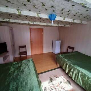 Гостевой дом Время счастья Ая Улучшенный номер с 2 кроватями размера «queen-size»-15